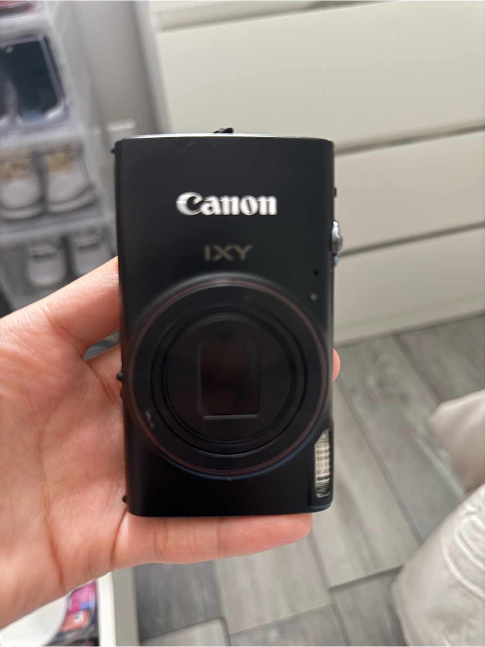 Canon Ixy 650 compact digital camera- Black